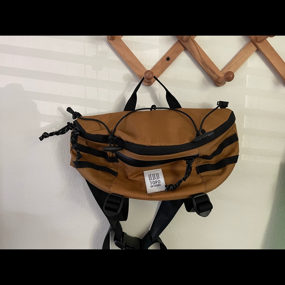 Topo design MOUNTAIN SLING BAG